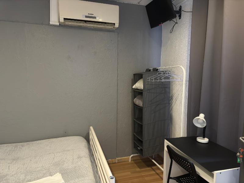 Double Room image 4