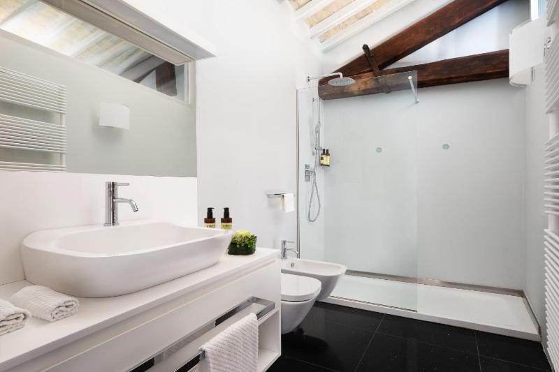 Penthouse Suite (4 adults) image 2