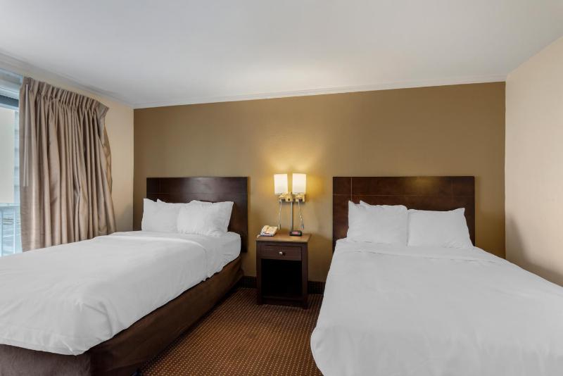 Double Room with Two Double Beds with City View / Non Smoking image 2