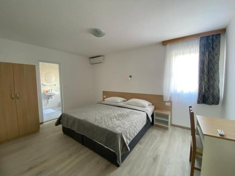 Double or Twin Room image 4
