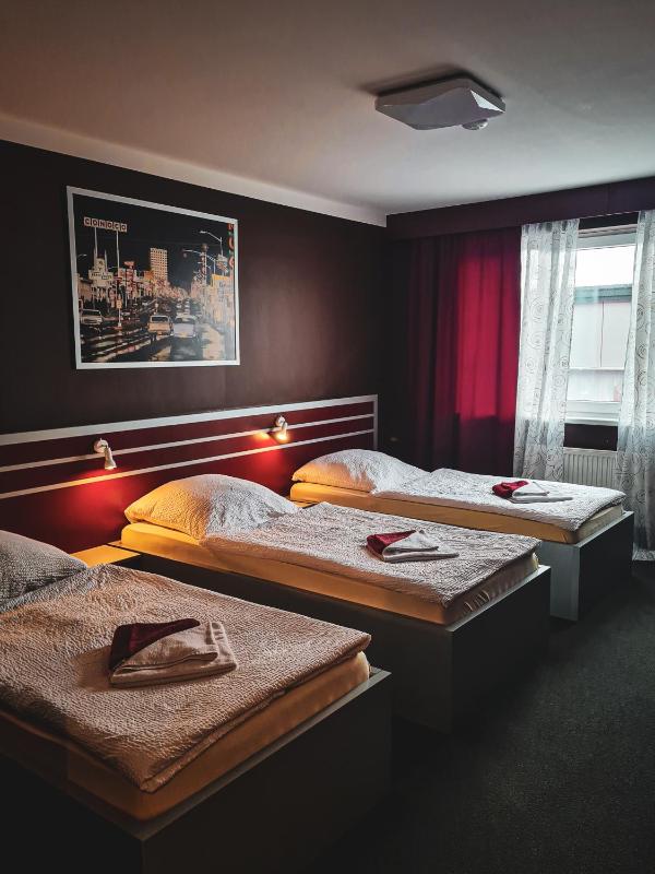 Triple Room with Shared Bathroom image 1