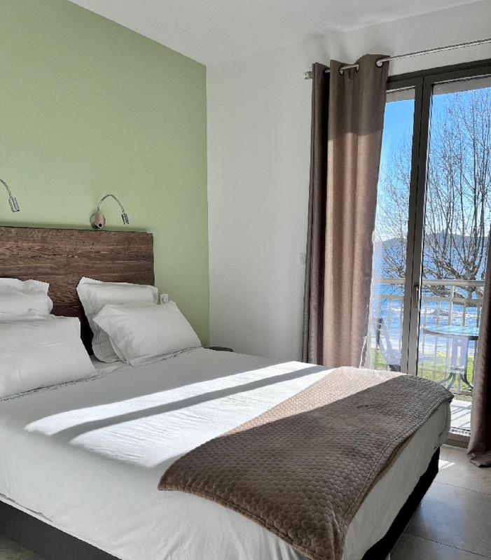 Double Room with Balcony and Sea View image 1