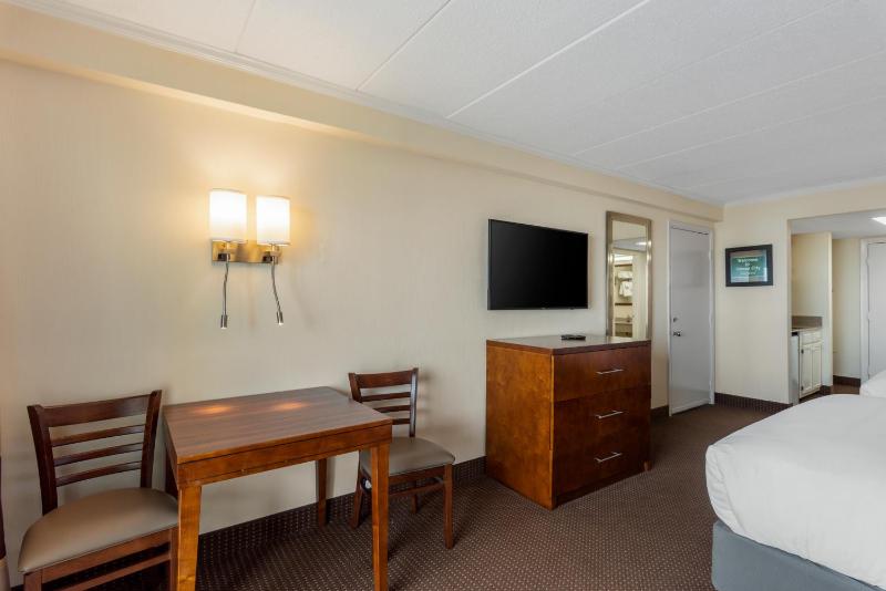 Quality Inn Ocean City Beachfront - image 2