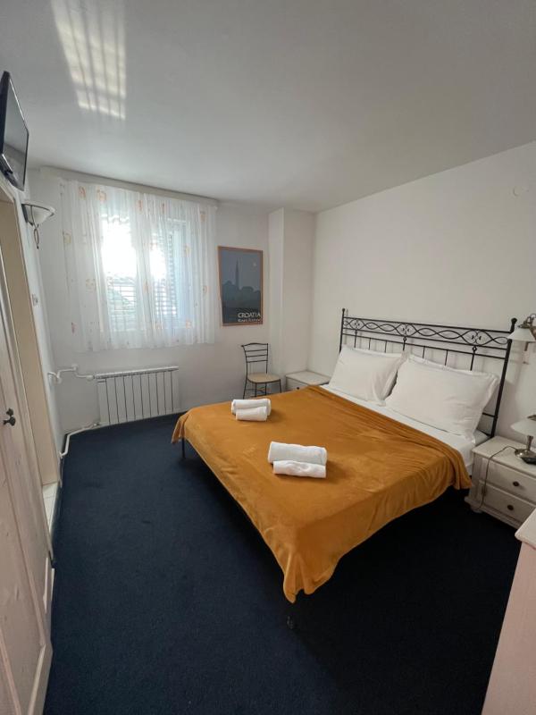 Double Room image 2