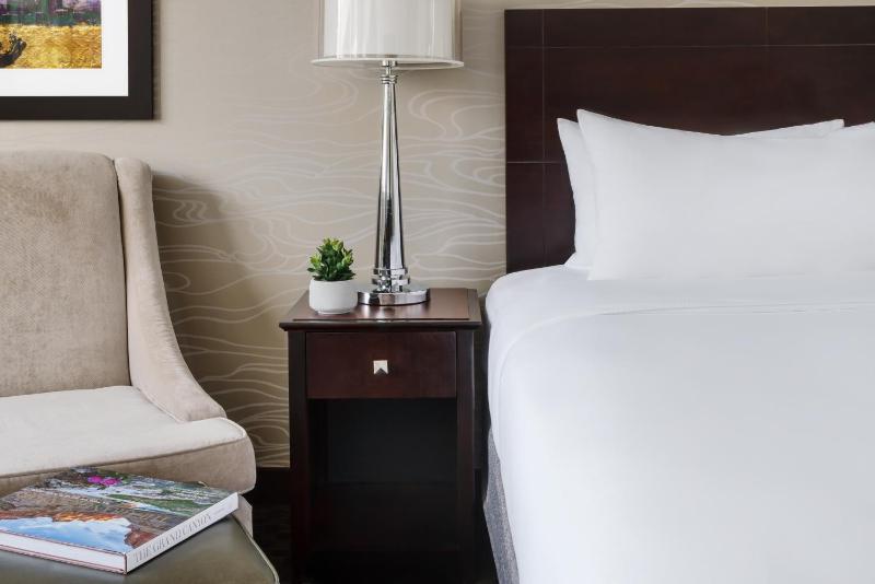 Crowne Plaza Phoenix Airport - PHX By IHG - image 11
