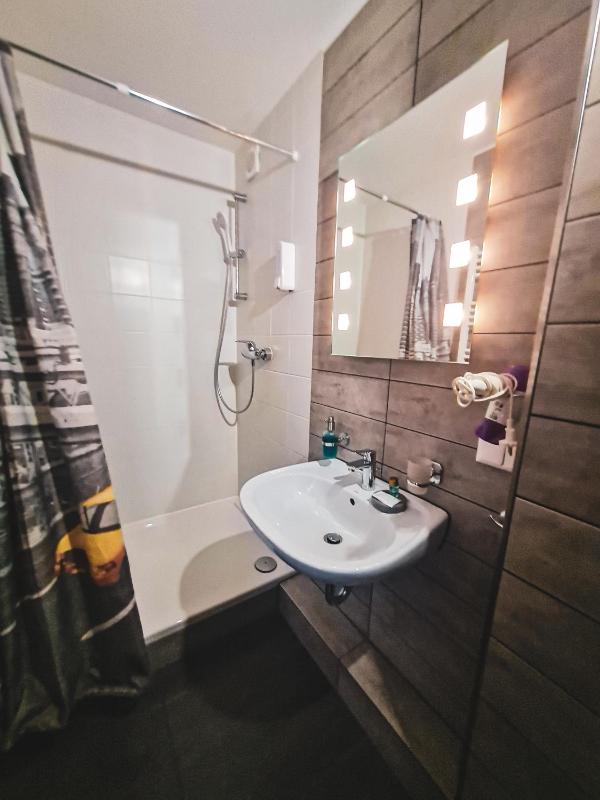 Single Room with Private Bathroom image 2
