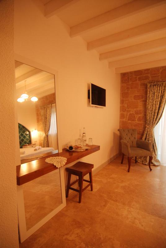Deluxe Room with Private Garden image 3
