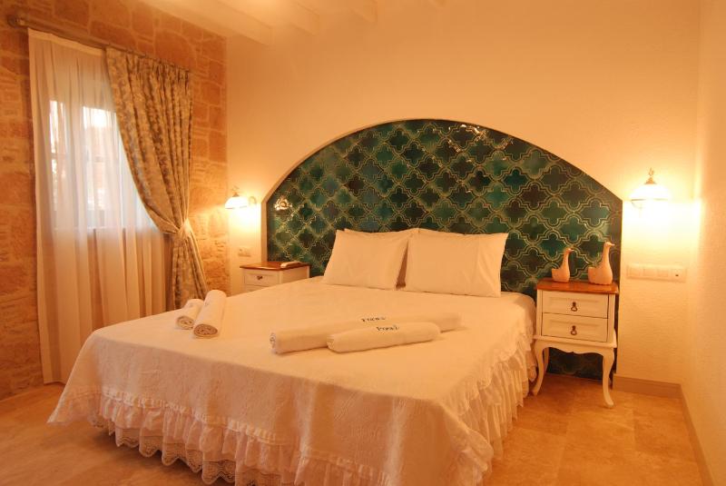 Deluxe Room with Private Garden image 2