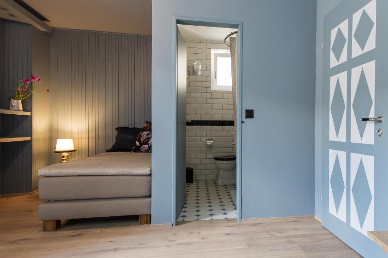 Deluxe Triple Room image 3