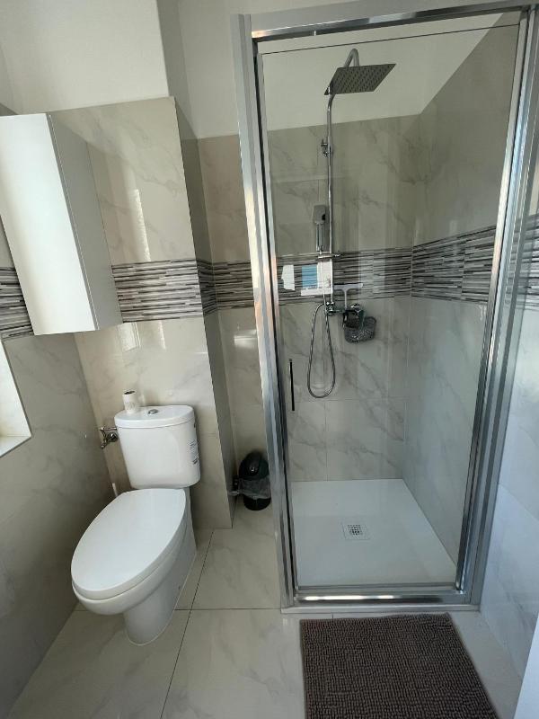 La Veranda Guest Rooms - Free Public Transport & Parking close to City Center - image 30
