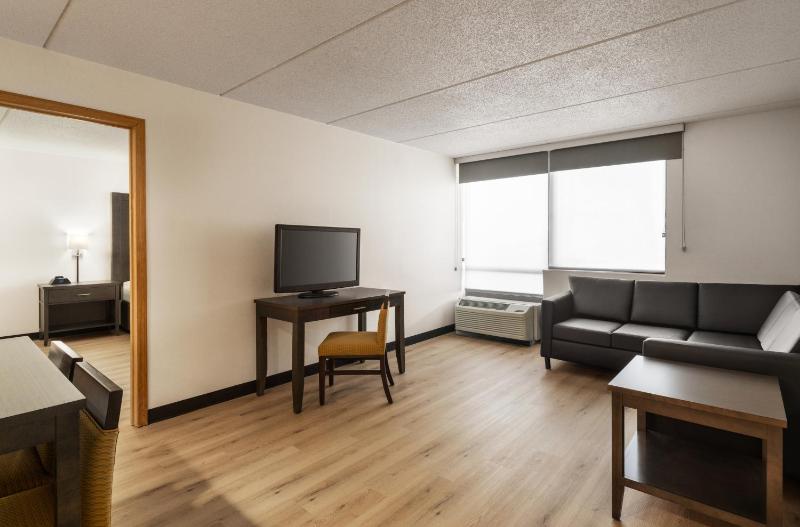 Apartment with One King Bed and Mobility/Hearing Access and Tub with  Grab Bars, No-smoking image 2