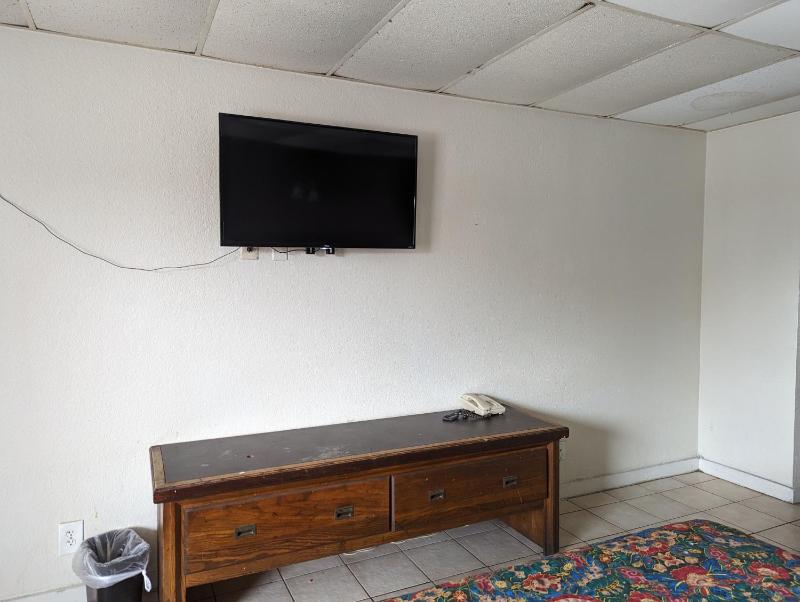 Austin Motor Inn - image 16