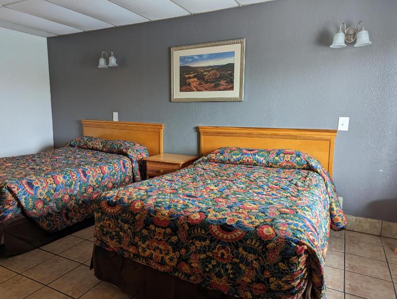 Austin Motor Inn - image 5