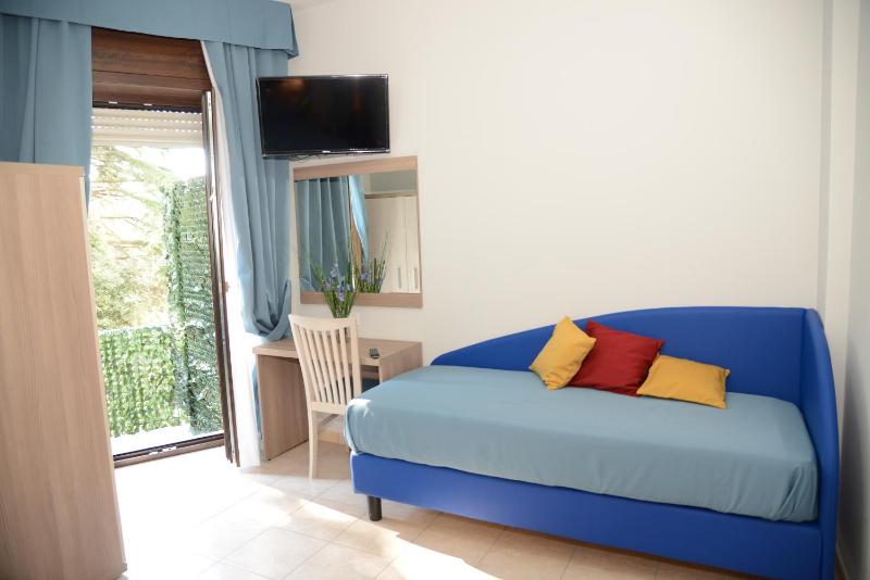 Triple Room image 2