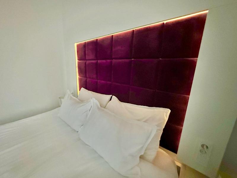 Double Room image 3