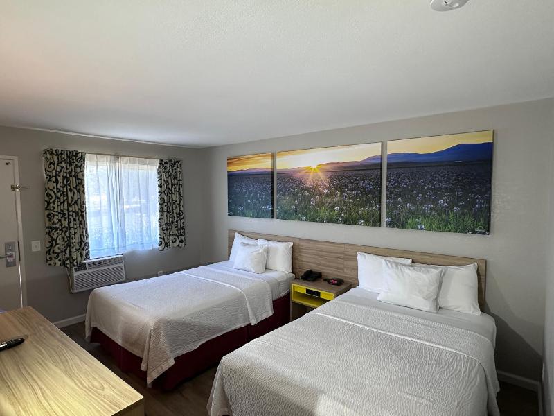 Double Room with Two Double Beds - Non-Smoking image 4