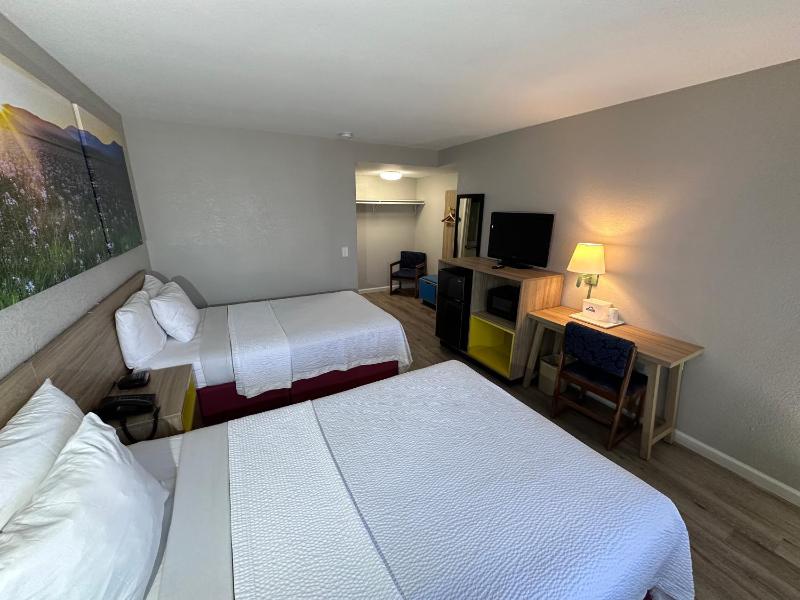 Double Room with Two Double Beds - Non-Smoking image 3