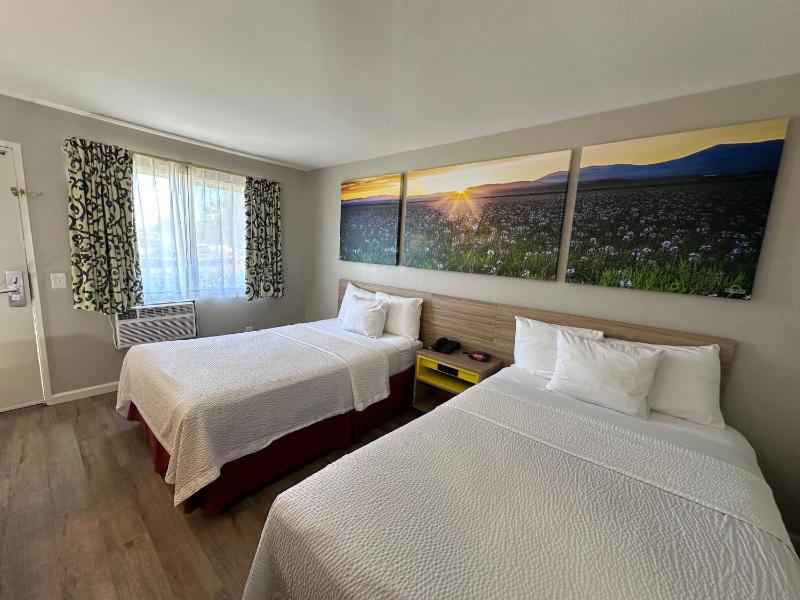 Double Room with Two Double Beds - Non-Smoking image 3
