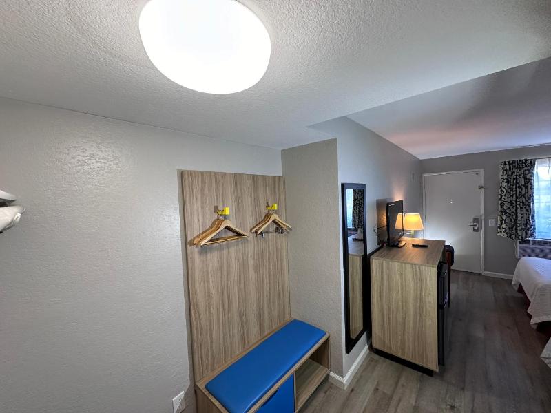 Double Room with Two Double Beds - Non-Smoking image 2