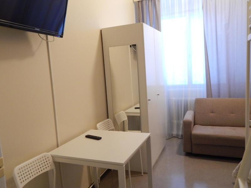 Twin Room with Shared Bathroom image 3