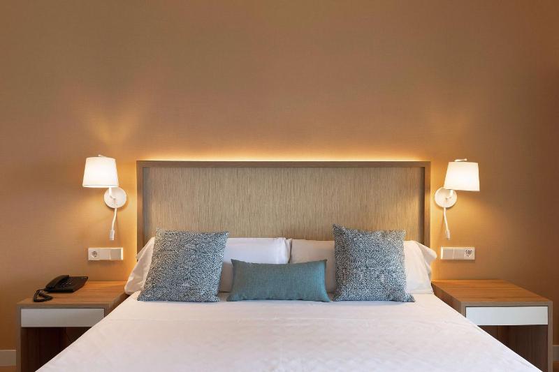Double Room image 3