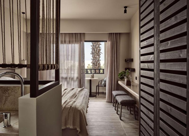 Aterre Retreat king Room with Balcony image 3