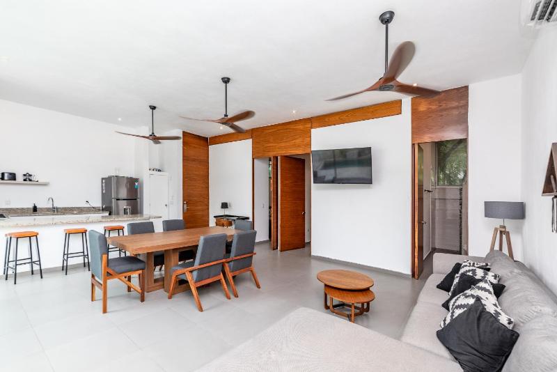 Relaxing 2 bedroom apartement in the center of tulum with private pool and terrace - image 6