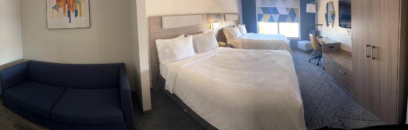 One-Bedroom Suite with Two Queen Beds image 1