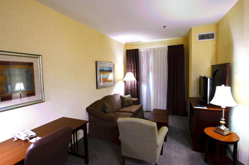 One-Bedroom Suite image 3