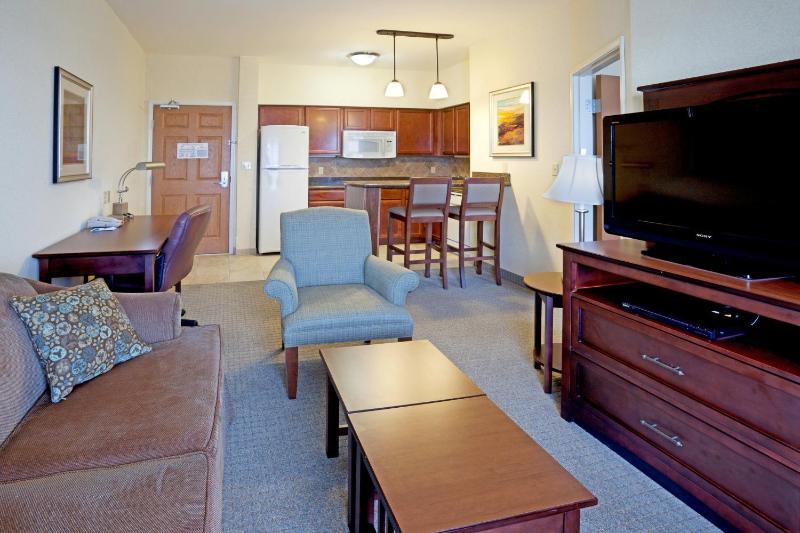 One-Bedroom Suite image 3