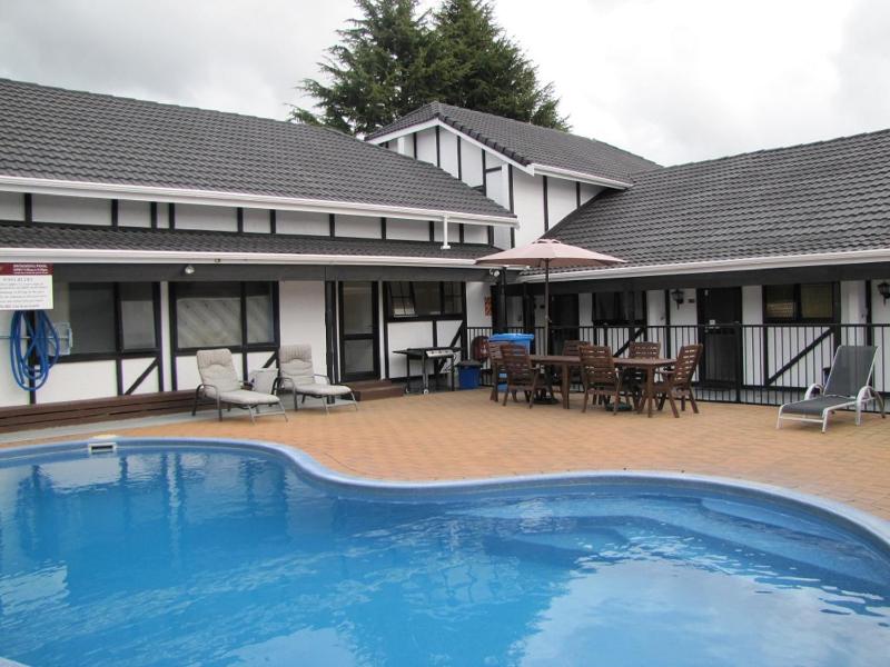 Devonwood Motel - image 29