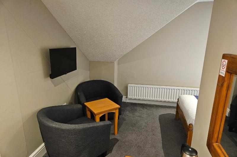 Top Floor Triple Room image 3