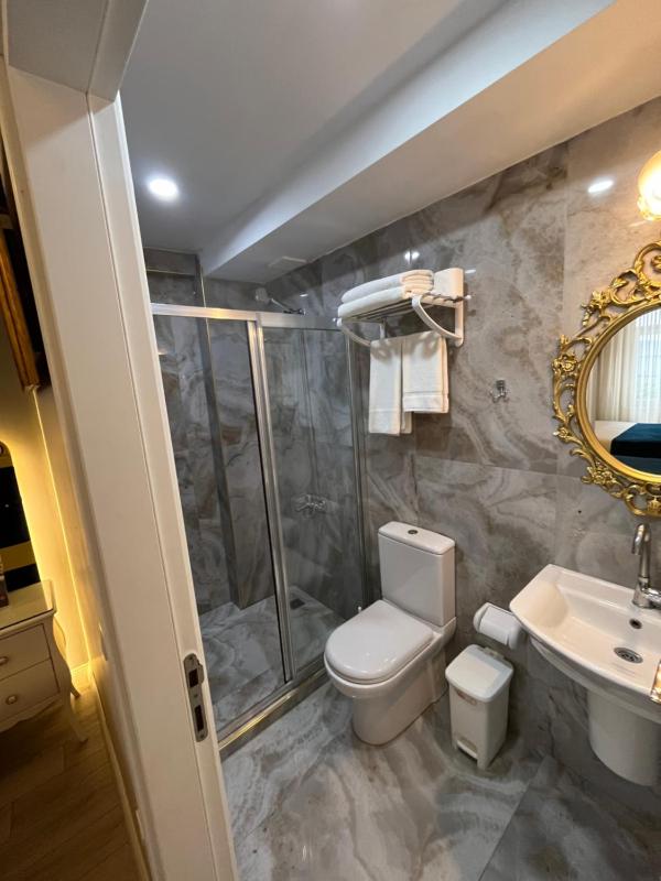 Standard Quadruple Room image 2