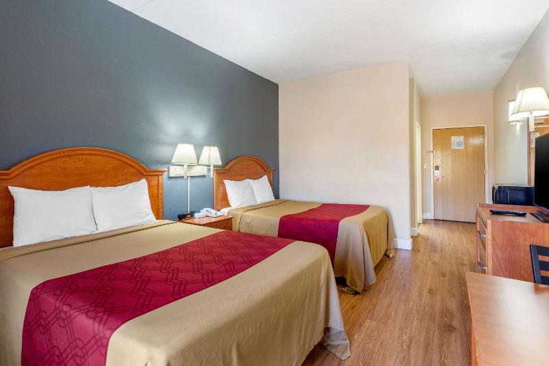 Double Room with Two Double Beds - Non-Smoking image 4