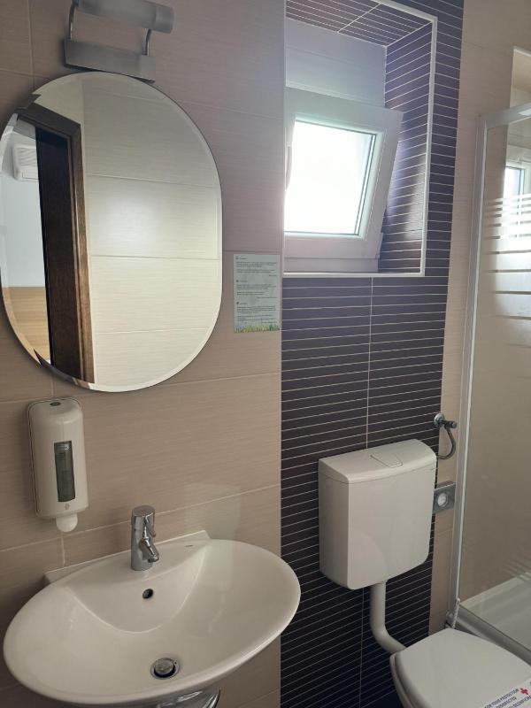 Standard Single Room image 4