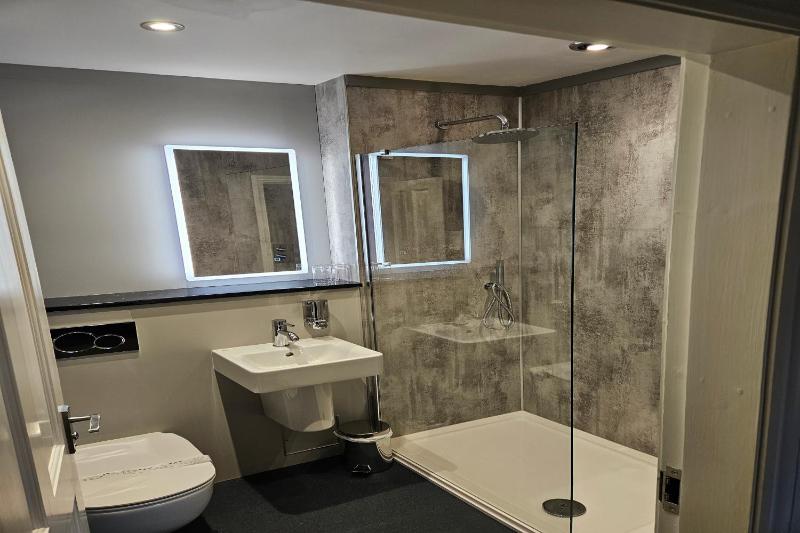 Top Floor Triple Room image 4