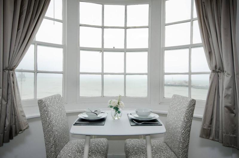 Seaview Regency Apartment With Private Parking - image 11
