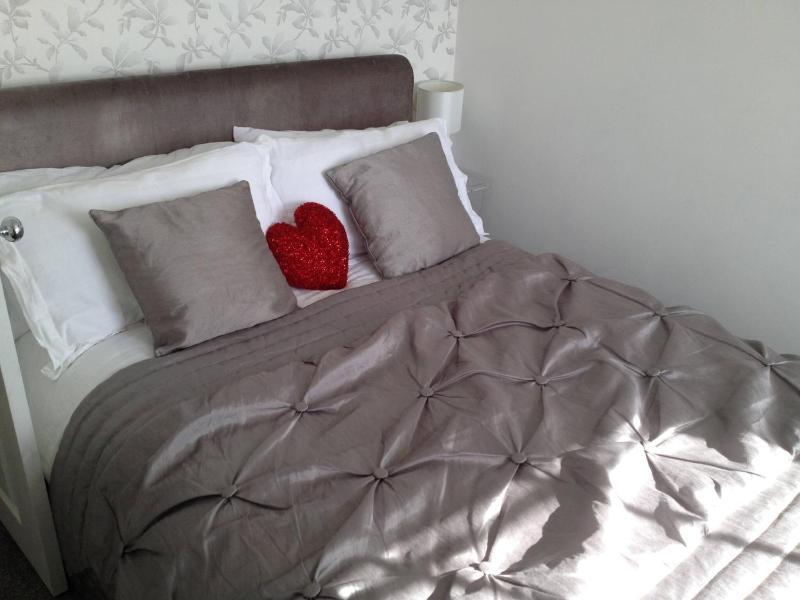 Seaview Regency Apartment With Private Parking - image 21