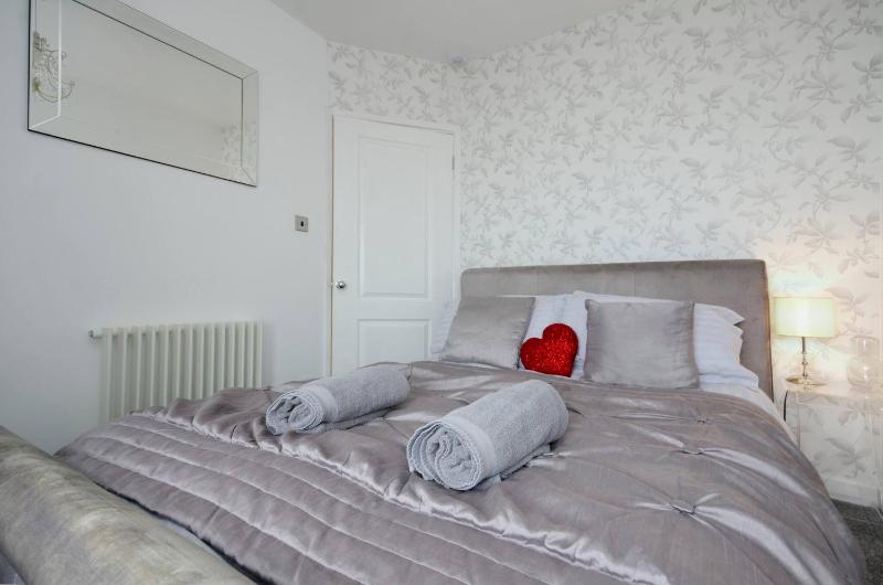 Seaview Regency Apartment With Private Parking - image 26