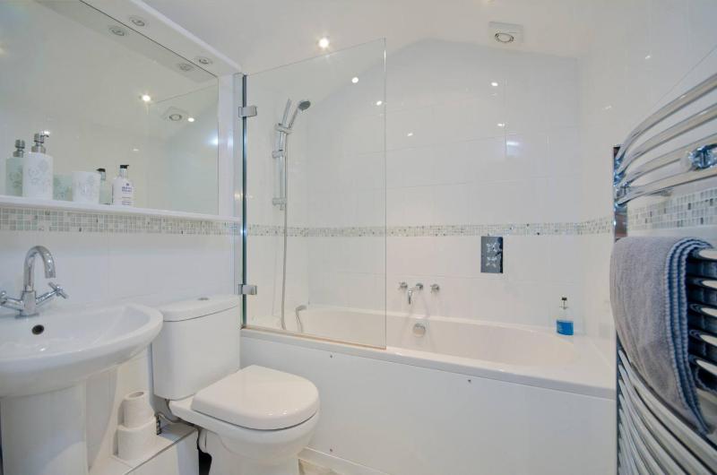 Seaview Regency Apartment With Private Parking - image 19
