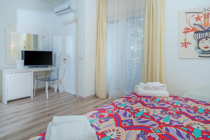 Classic Triple Room image 3