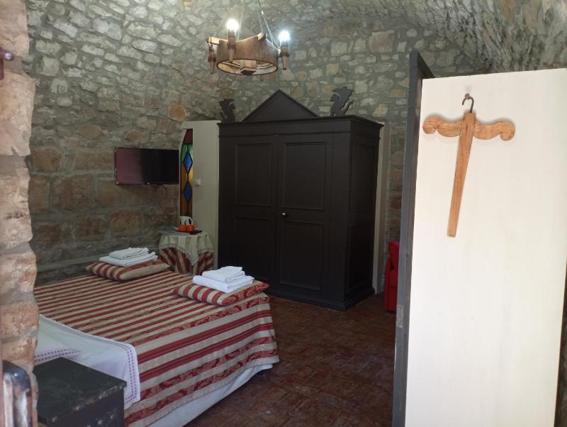 Double Room image 2