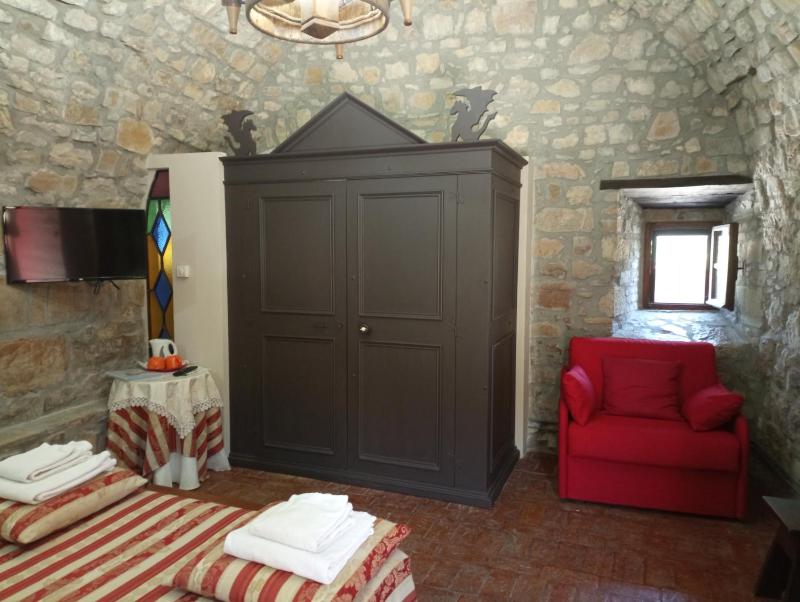 Double Room image 3