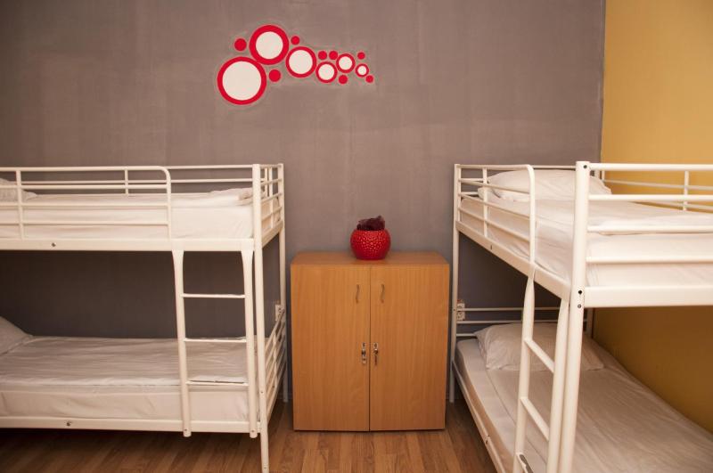 Bed in 6-Bed Mixed Dormitory Room with Shared Bathroom image 2