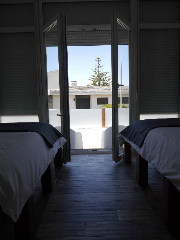 Standard Twin Room with Sea View image 3