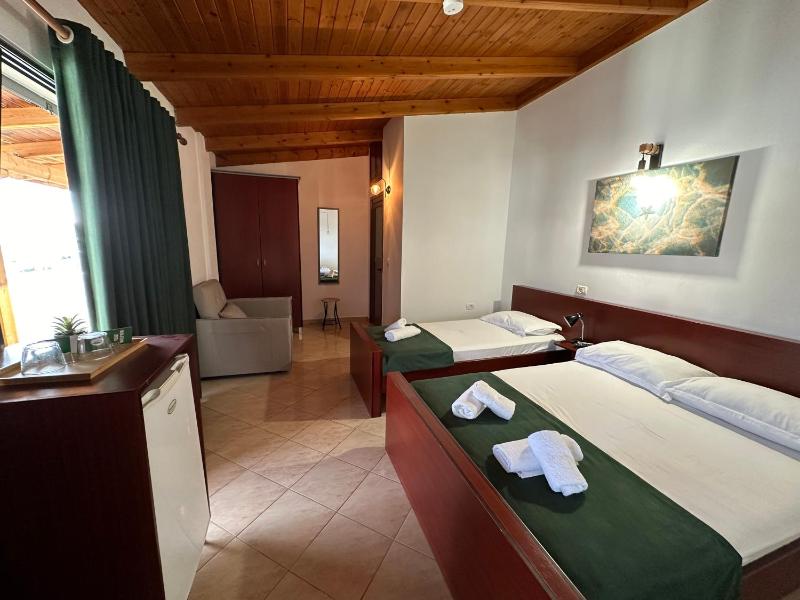Quadruple Room with Shared Balcony image 1
