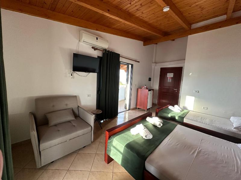 Quadruple Room with Sea View image 2