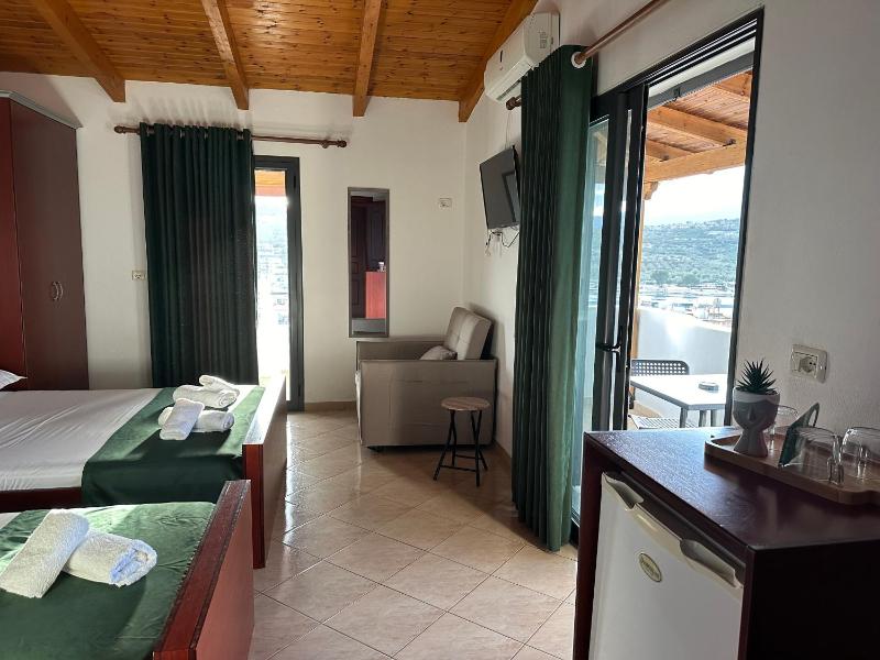 Quadruple Room with Sea View image 4