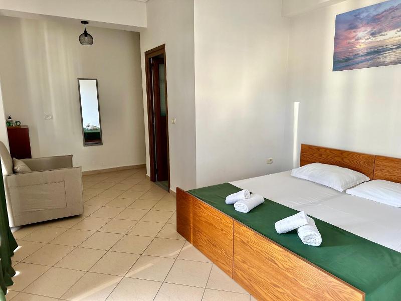 Triple Room with Shared Balcony image 3