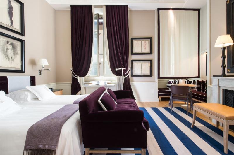 Deluxe Double Room image 4